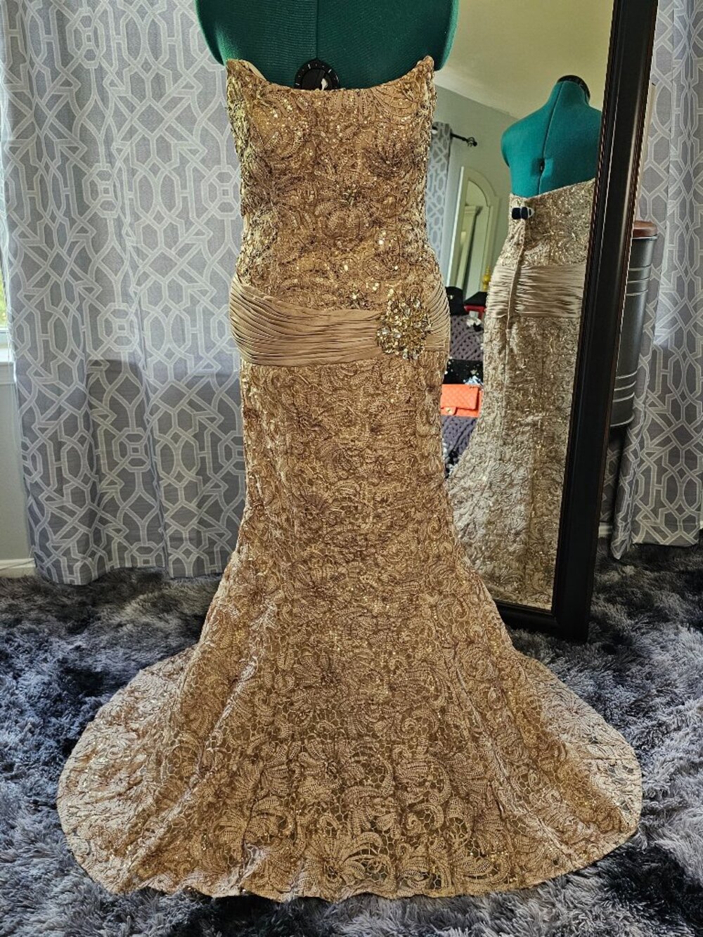 Jovani Gold Lace Embellished Formal Gown – Size 12